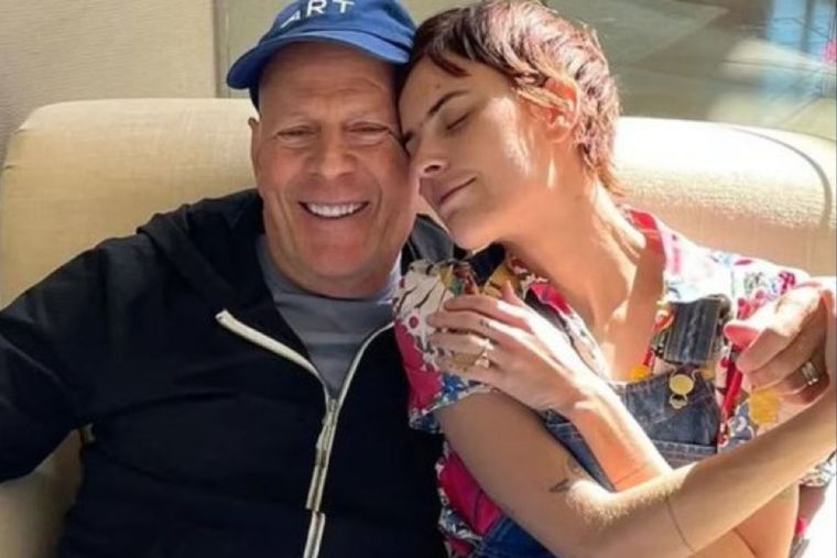 Las hijas de Bruce Willis se turnan para estar todo el día con él