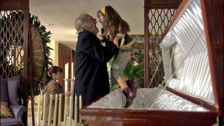 Esta película es la ópera prima de Mariana Chenillo. Esta película es la ópera prima de Mariana Chenillo.