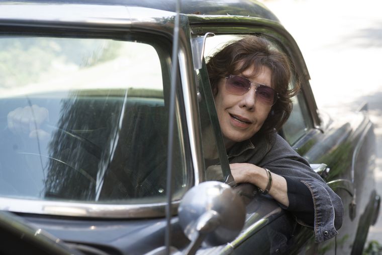 Lily Tomlin lidera esta emotiva comedia dramática que vas a querer ver