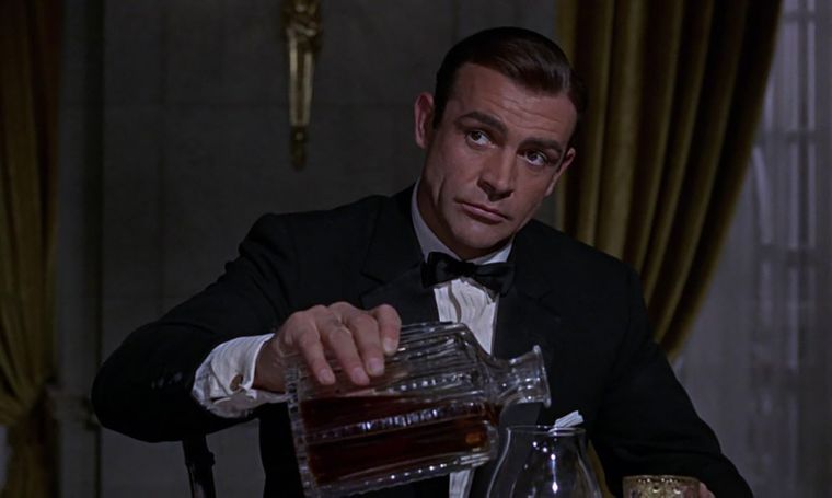 Sir Sean Connery, el primer James Bond, en Goldfinger (1964). Sir Sean Connery, el primer James Bond, en Goldfinger (1964).