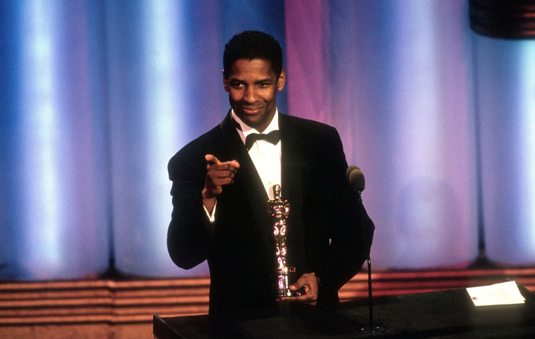 Denzel Washington ganó su primer Premios Oscar en 1990 por Glory. Denzel Washington ganó su primer Premios Oscar en 1990 por Glory.