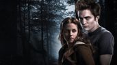 Vampiros, romance y nostalgia: Crepúsculo vuelve a la pantalla grande para reencontrarse con su público. Vampiros, romance y nostalgia: Crepúsculo vuelve a la pantalla grande para reencontrarse con su público.