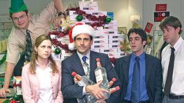 Michael intentando animar una fiesta de Navidad