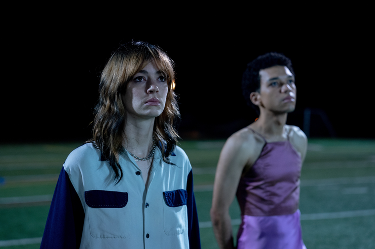 Justice Smith y Jack Haven en Vi el brillo del televisor. Justice Smith y Jack Haven en Vi el brillo del televisor.