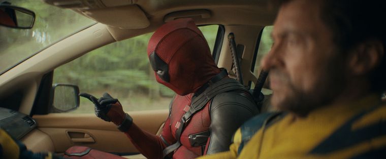 Uno de los errores se produce cuando Deadpool y Wolverine están hablando en un Honda Odyssey