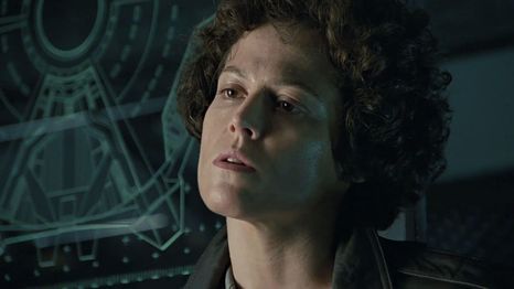 Sigourney Weaver en la aclamada Aliens (1986) de James Cameron.