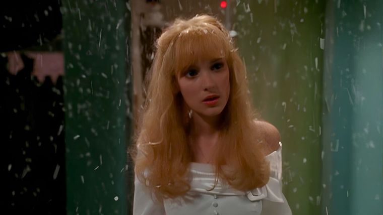 Winona Ryder interpreta a Kim en El joven manos de tijera (1990)