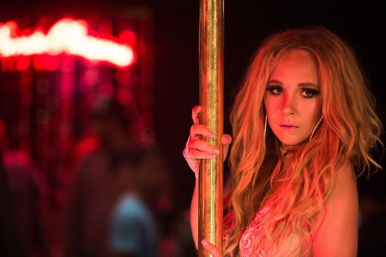 Juno Temple interpreta a McKenna en Placeres Vespertinos