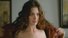 Anne Hathaway protagoniza esta comedia romántica basada en una historia real