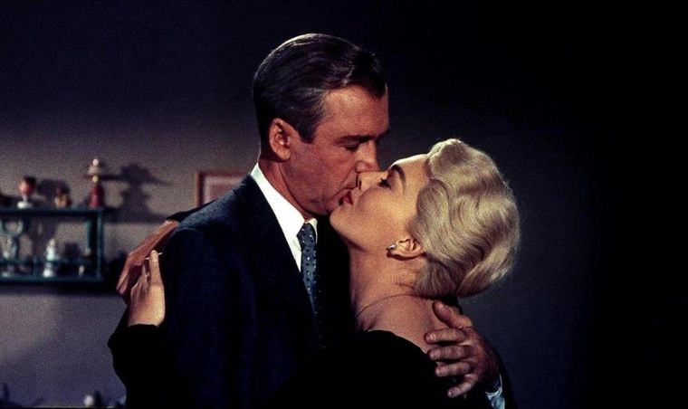 Vértigo es uno de los clásicos indiscutidos del cine y de la filmografía de Hitchcock. Vértigo es uno de los clásicos indiscutidos del cine y de la filmografía de Hitchcock. 