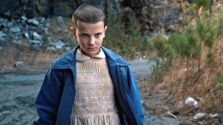Millie Bobby Brown como Eleven en la primera temporada de Stranger Things. Millie Bobby Brown como Eleven en la primera temporada de Stranger Things. 
