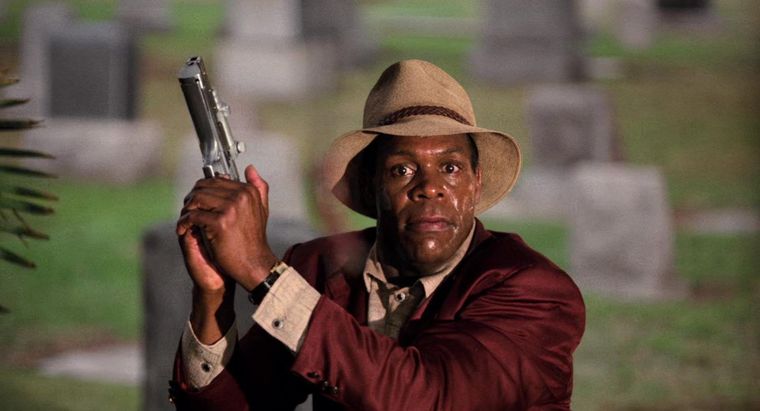 Danny Glover como el detective Harrigan en Depredador 2.