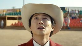 Steven Yeun se luce con su trabajo en Nope