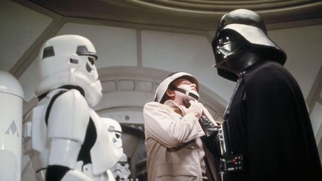 El icónico Darth Vader en su debut, Star Wars Episodio IV: Una Nueva Esperanza.