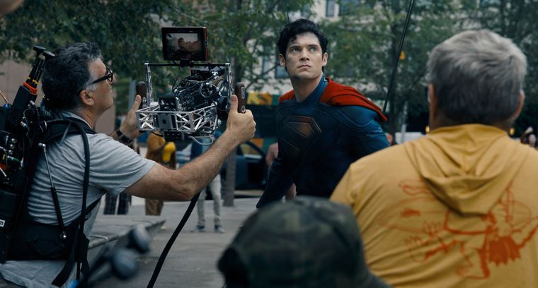 superman-behind-david-corenswet
