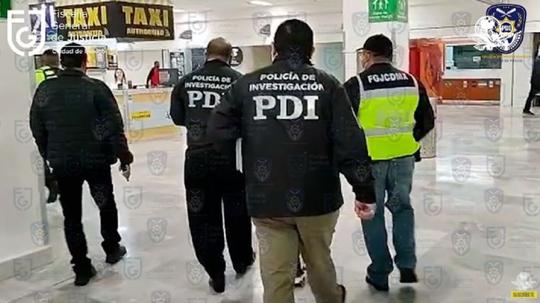 El acusado fue detenido en el Aeropuerto Internacional de la Ciudad de México.