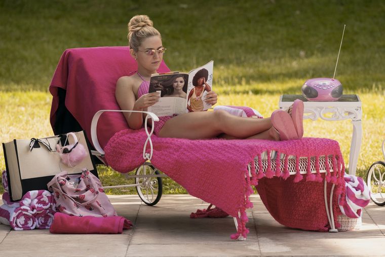 Lexi Minetree interpreta a Elle Woods. Lexi Minetree interpreta a Elle Woods. 