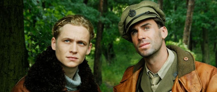Matthias Schweighöfer y Joseph Fiennes protagonizan la película bélica. Matthias Schweighöfer y Joseph Fiennes protagonizan la película bélica.