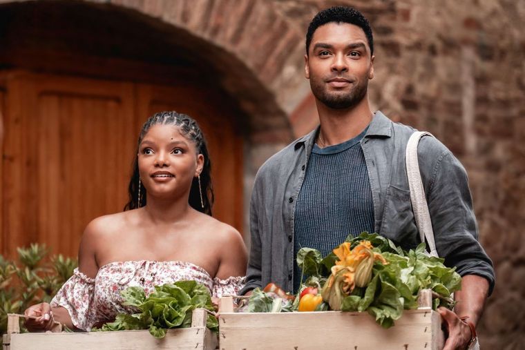 Halle Bailey y Regé-Jean Page protagonizan una nueva comedia romántica