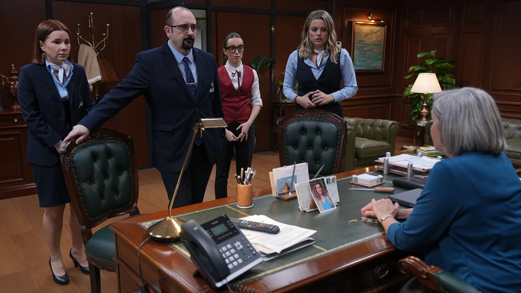 La sit-com española llega a la plataforma. La sit-com española llega a la plataforma.