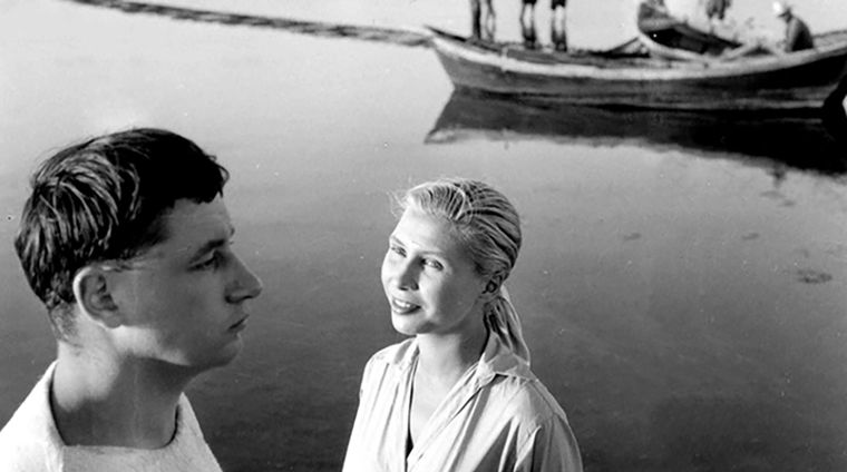 Un director debe comenzar con algo.