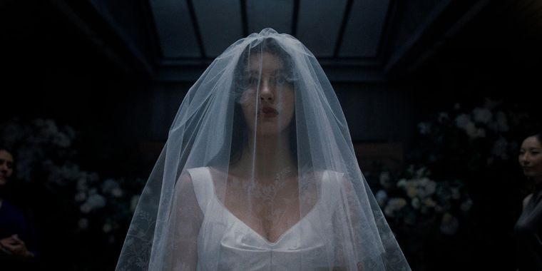 Camila Morrone protagoniza Algo terrible está a punto de suceder.&nbsp;