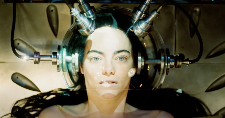 Emma Stone protagoniza uno de los estrenos más importantes de fin de año, Pobres criaturas