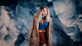 Milly Alcock como Supergirl en Superman. Milly Alcock como Supergirl en Superman.