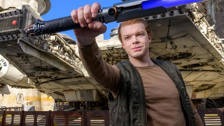 Cameron Monaghan, la imagen, la voz y los movimientos de Cal Kestis. Cameron Monaghan, la imagen, la voz y los movimientos de Cal Kestis.
