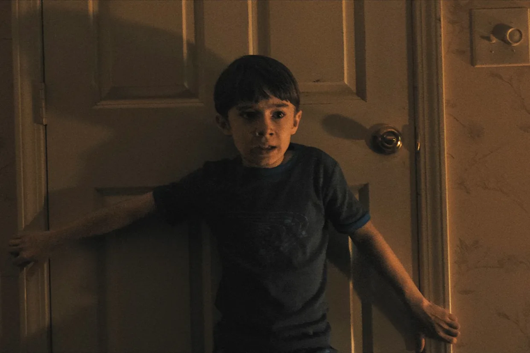 Cary Christopher interpreta al pequeño Alex Lilly, el único niño de la clase de Justine que no desaparece. Cary Christopher interpreta al pequeño Alex Lilly, el único niño de la clase de Justine que no desaparece. 