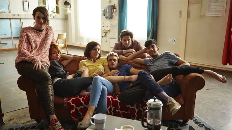  Phoebe Waller-Bridge, Jonathan Bailey, Julie Dray, Louise Ford, Damien Molony, Adrian Scarborough y Amit Shah protagonizan Crashing. Phoebe Waller-Bridge, Jonathan Bailey, Julie Dray, Louise Ford, Damien Molony, Adrian Scarborough y Amit Shah protagonizan Crashing.