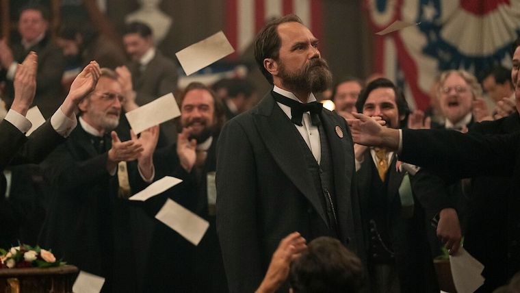 Michael Shannon se convierte en el ex presidente de los Estados Unidos, James Garfield.