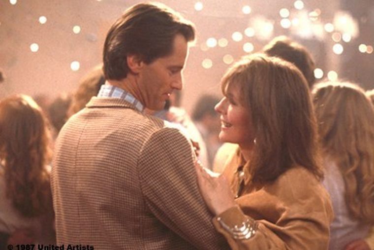 Junto a Diane Keaton actúan en la película Sam Shepard, Harold Ramis, Sam Wanamaker, James Spader, Pat Hingle y más. Junto a Diane Keaton actúan en la película Sam Shepard, Harold Ramis, Sam Wanamaker, James Spader, Pat Hingle y más.