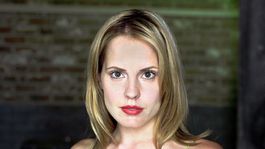 Emma Caulfield fue diagnosticada con esclerosis múltiple.