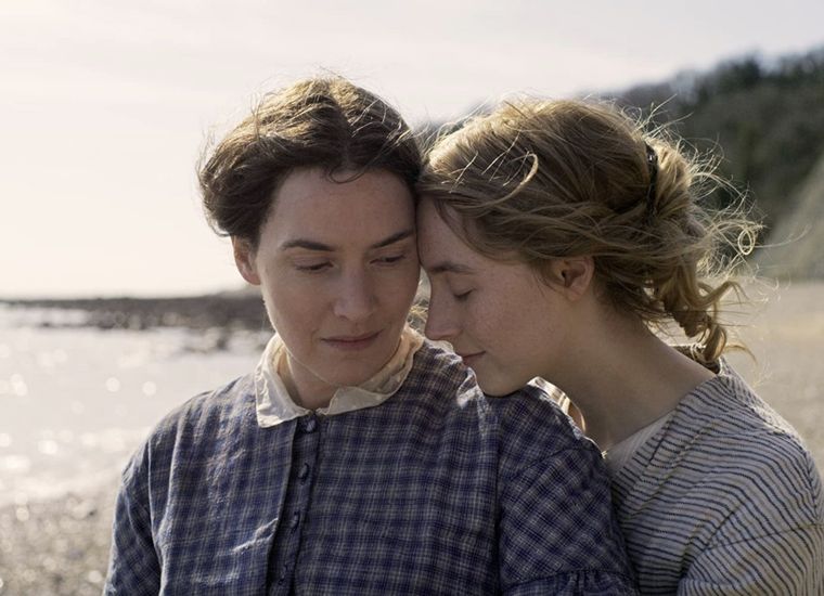 Saoirse Ronan y Kate Winslet protagonizan Ammonite, un dramático romance de época.