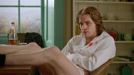 Ewan McGregor protagonizó el debut de Danny Boyle, Tumbas al ras de la tierra (1994).