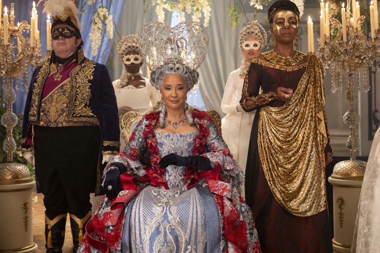 La Reina Charlotte atenta a los movimientos de la alta sociedad. La Reina Charlotte atenta a los movimientos de la alta sociedad. 