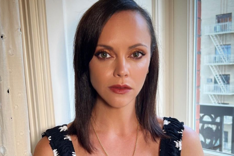 Christina Ricci se enfureció con Ashton Kutcher y Mila Kunis y lo dejó muy claro.