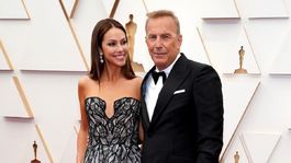 Kevin Costner está convencido de que su exesposa lo engañaba