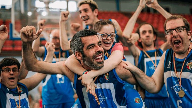 El filme es una remake de la película española Campeones El filme es una remake de la película española Campeones