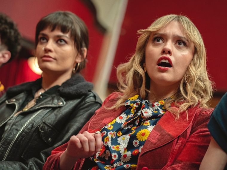 La escena de apertura de la temporada 3 de Sex Education ha generado un gran revuelo en redes sociales.