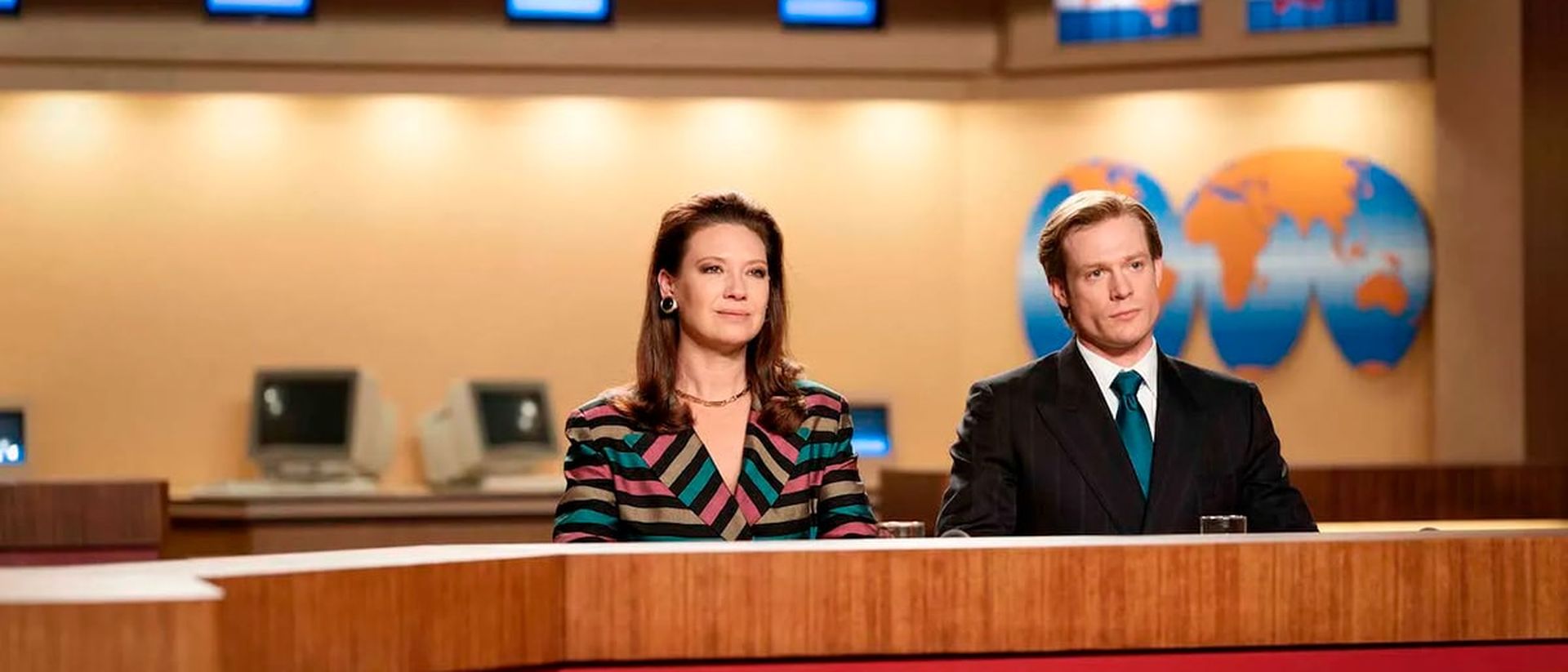 Disponible en Netflix España, The Newsreader se centra en la exitosa pareja de un ambicioso reportero y una estrella de las noticias.