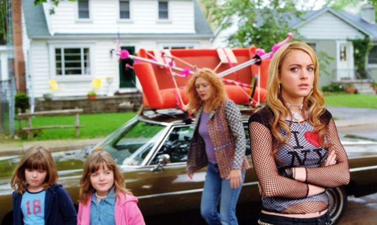 Lindsay Lohan es la protagonista de Confesiones de una típica adolescente. Lindsay Lohan es la protagonista de Confesiones de una típica adolescente.