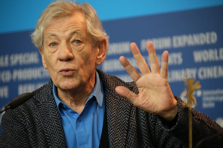 Ian McKellen sufrió una caída en un teatro de Londres