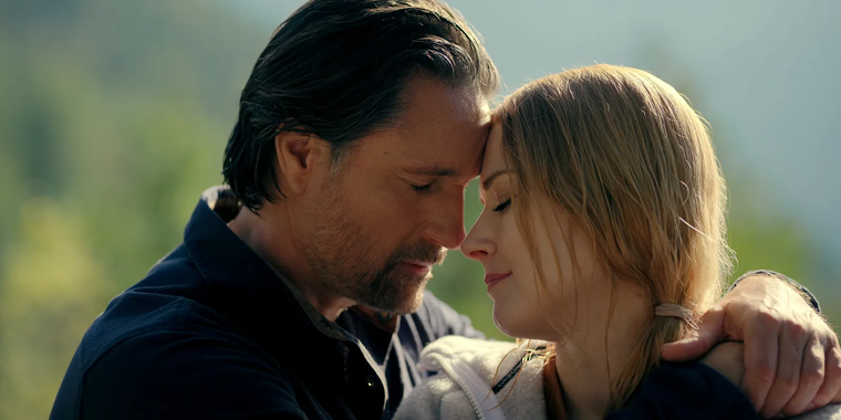Martin Henderson y Alexandra Breckenridge vuelven como Jack y Mel