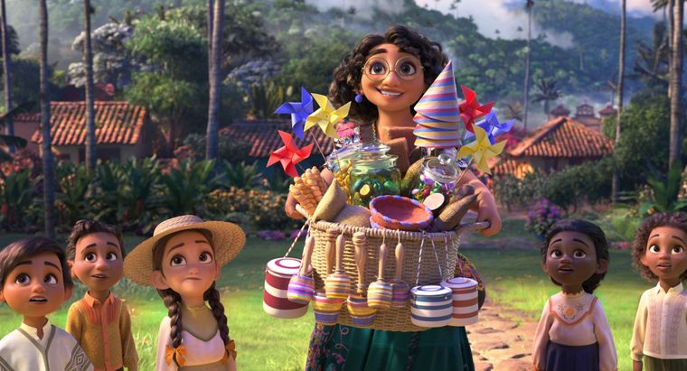 Maribel y su familia se roban la atención en el primer trailer de Encanto