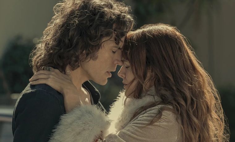 Daisy Jones and the six es una serie imperdible
