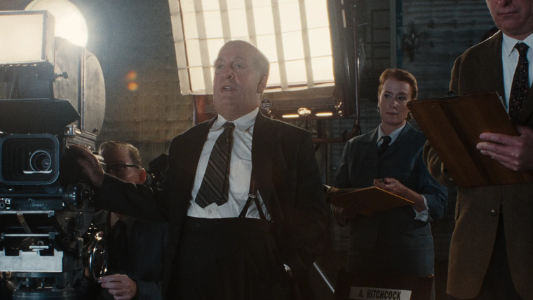 La serie también examina la influencia de Alfred Hitchcock en el cine de terror y la tendencia que desató. La serie también examina la influencia de Alfred Hitchcock en el cine de terror y la tendencia que desató. 