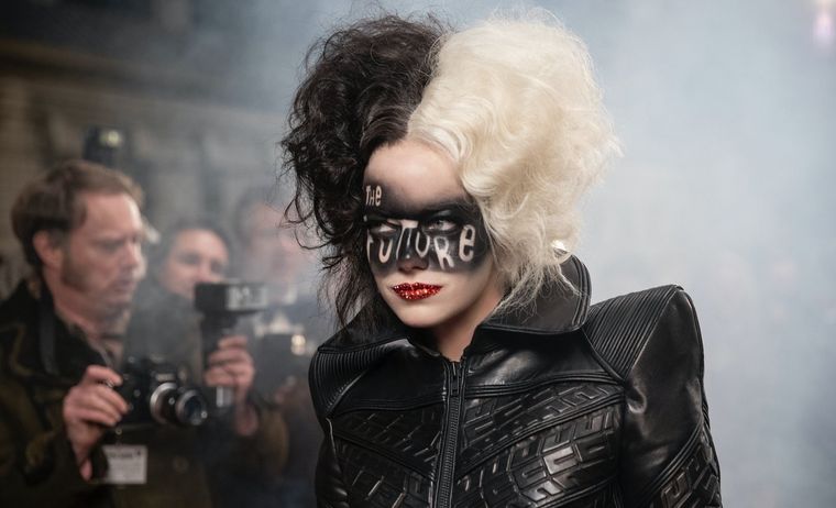 Emma Stone interpreta a una joven Cruella de Vil en la película de Disney de 2021