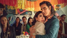 Disney+ se unió a la colombiana Caracol Televisión para traer de regreso a Pedro el escamoso que, lejos de amoldarse a los cánones actuales, sigue anclado en prácticas que hoy rozan el mal gusto.